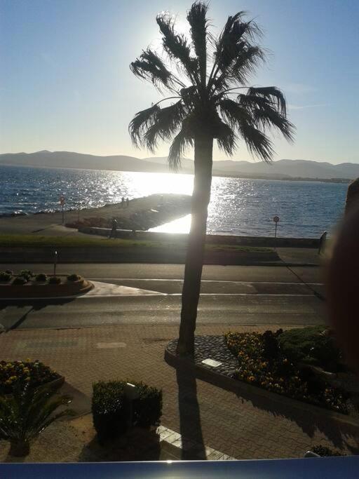Les Pieds Dans L'eau Pour 6 Personnes A Saint-raphael