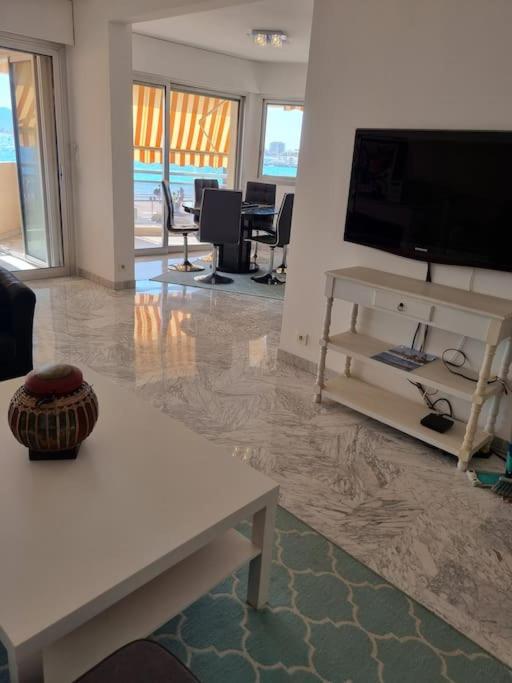Les Pieds Dans L'eau Pour 6 Personnes A Saint-raphael Apartment