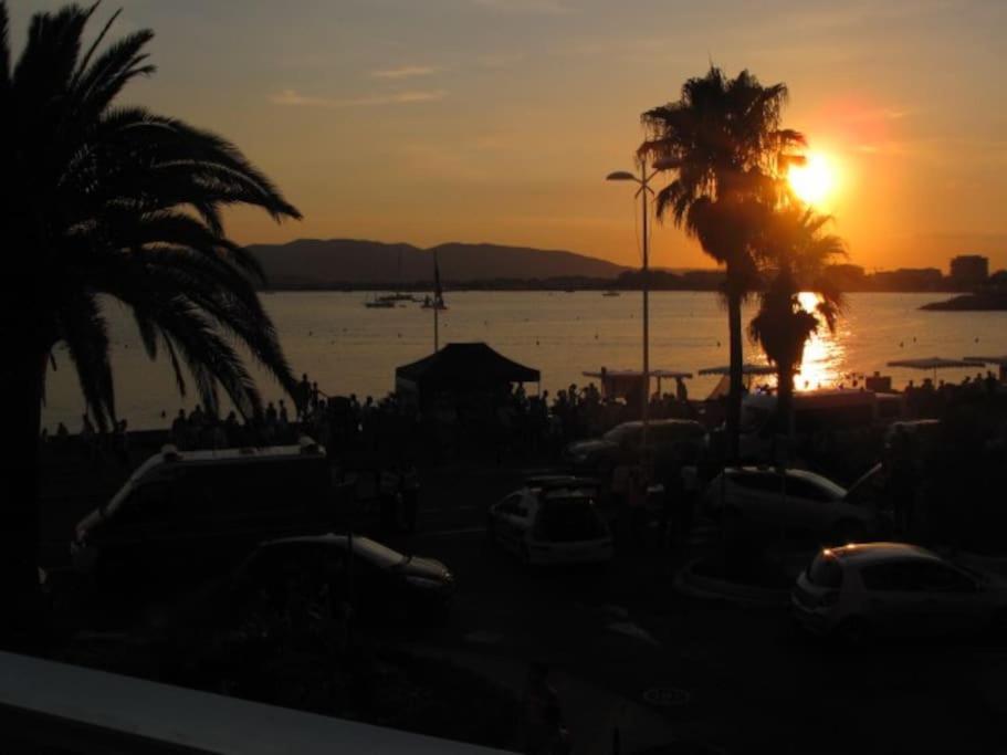 Apartment Les Pieds Dans L'eau Pour 6 Personnes A Saint-raphael Saint-Raphaël