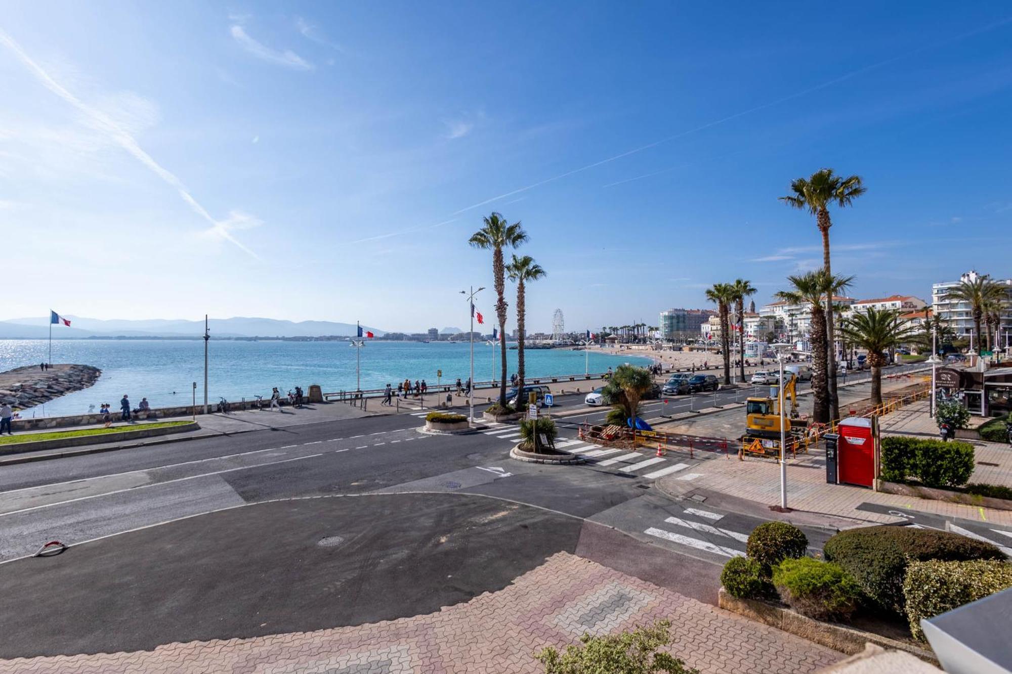 Les Pieds Dans L'eau Pour 6 Personnes A Saint-raphael Apartment