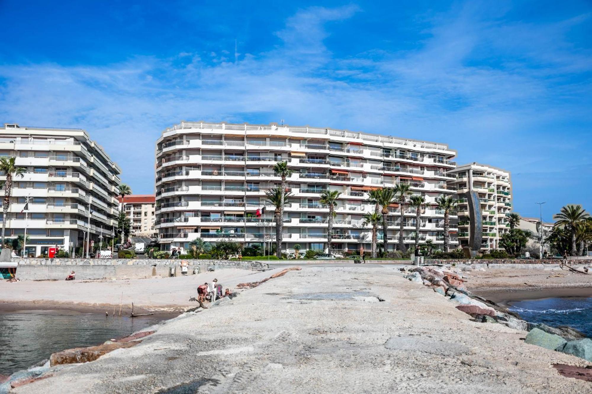 Apartment Les Pieds Dans L'eau Pour 6 Personnes A Saint-raphael *