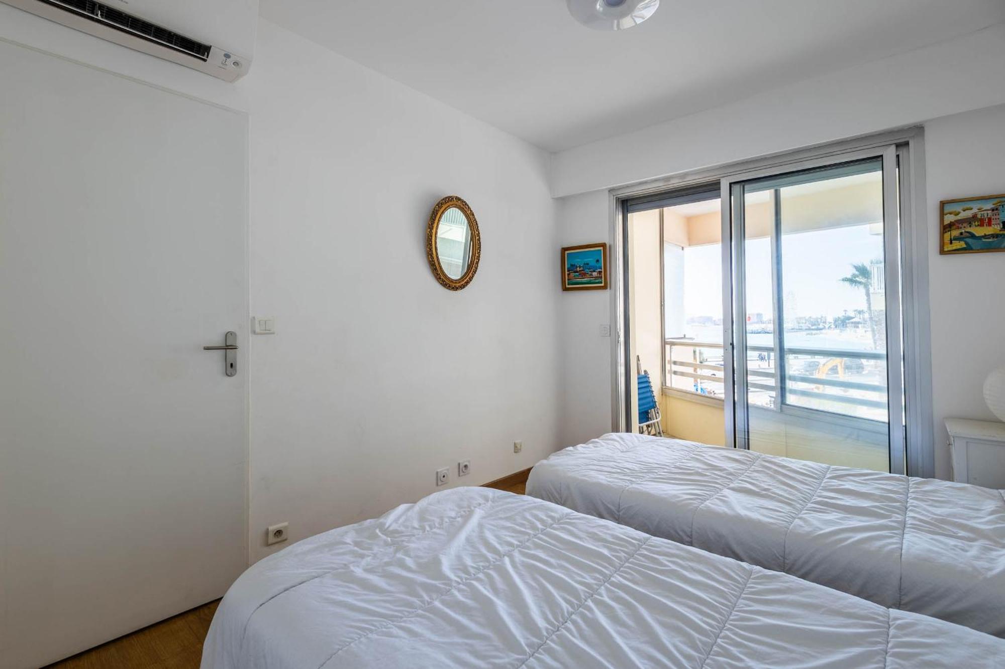 Les Pieds Dans L'eau Pour 6 Personnes A Saint-raphael Apartment Saint-Raphael (Var)