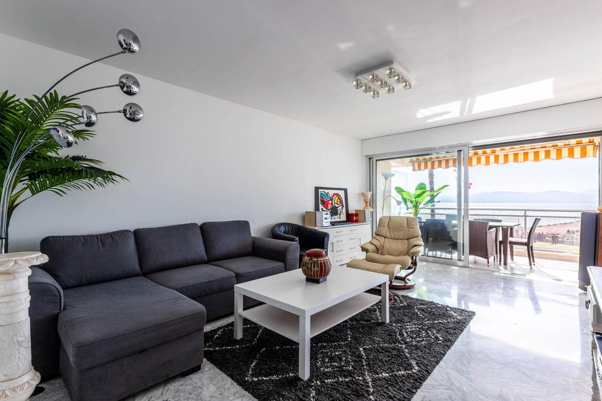 Les Pieds Dans L'eau Pour 6 Personnes A Saint-raphael Apartment