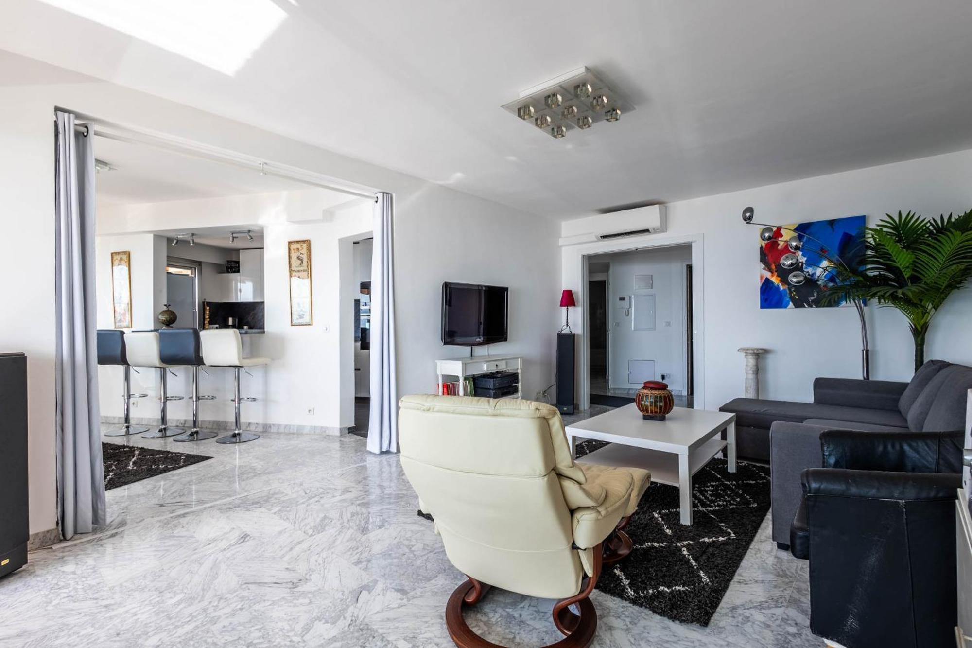 Apartment Les Pieds Dans L'eau Pour 6 Personnes A Saint-raphael Saint-Raphael (Var)